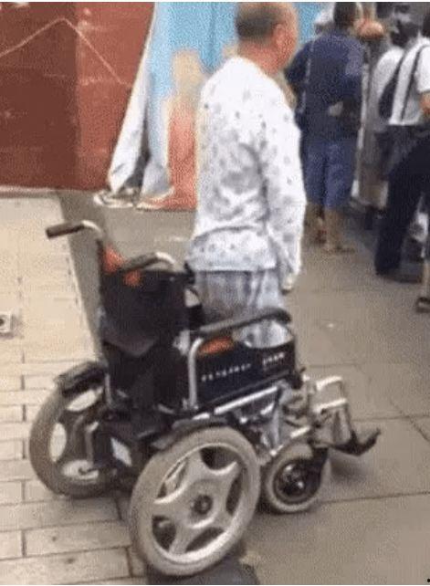 挖机挖泥巴视频,一展挖泥巴处理风采