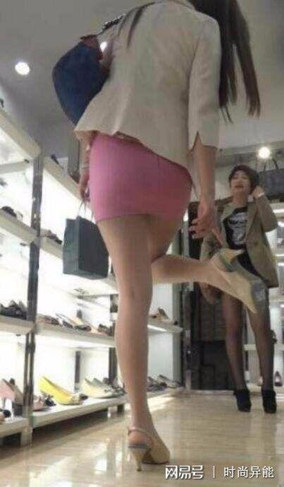 大学生校园穿丝袜视频