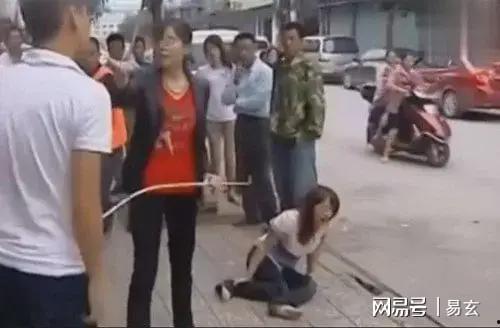 老公护小三 老婆打小三,老公护小三，老婆怒打小三